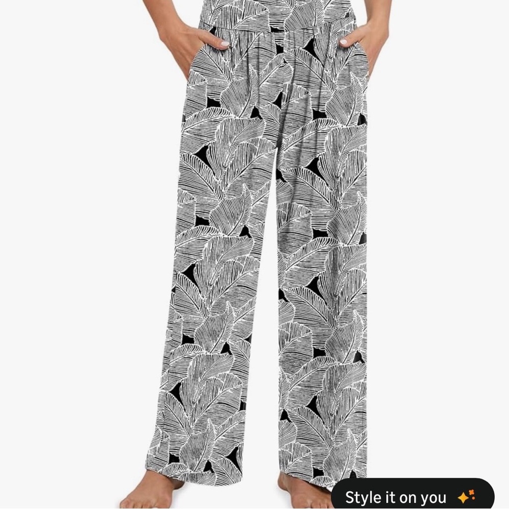Black and White Leaf Print Wide-Leg Yoga Pants